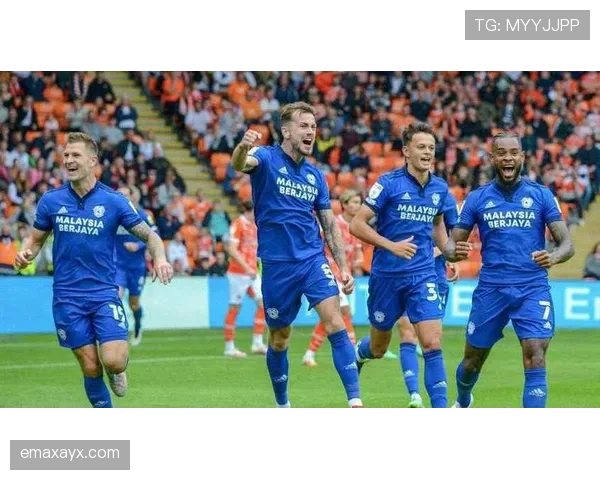 足球巨星强势回归赛场，助球队迎战关键战役引关注